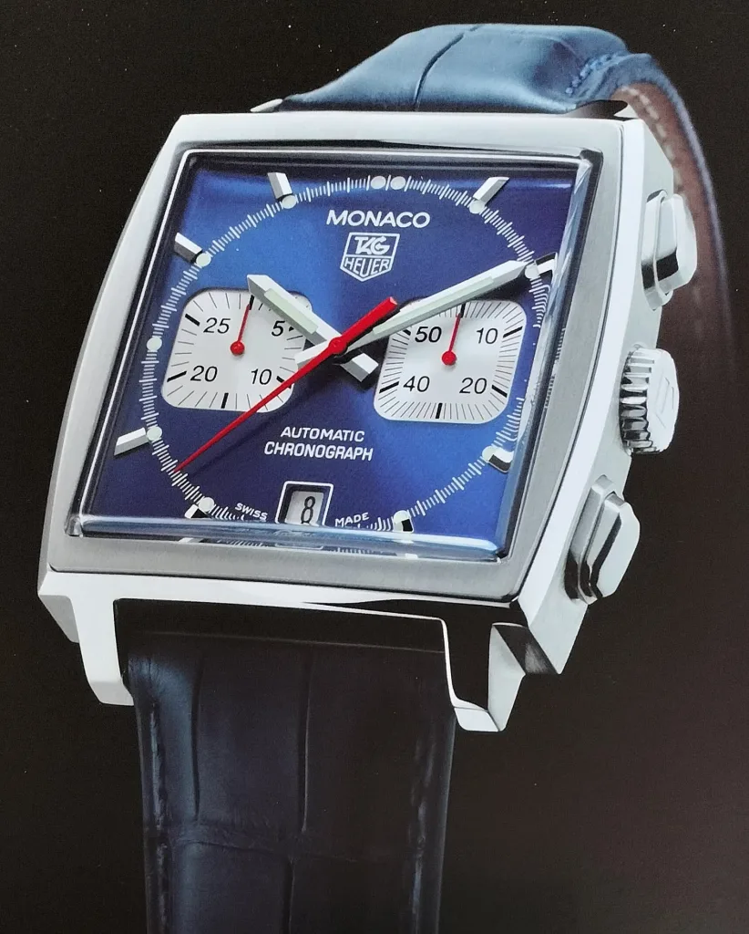 TAG Heuer Monaco mặt xanh chụp năm 2020