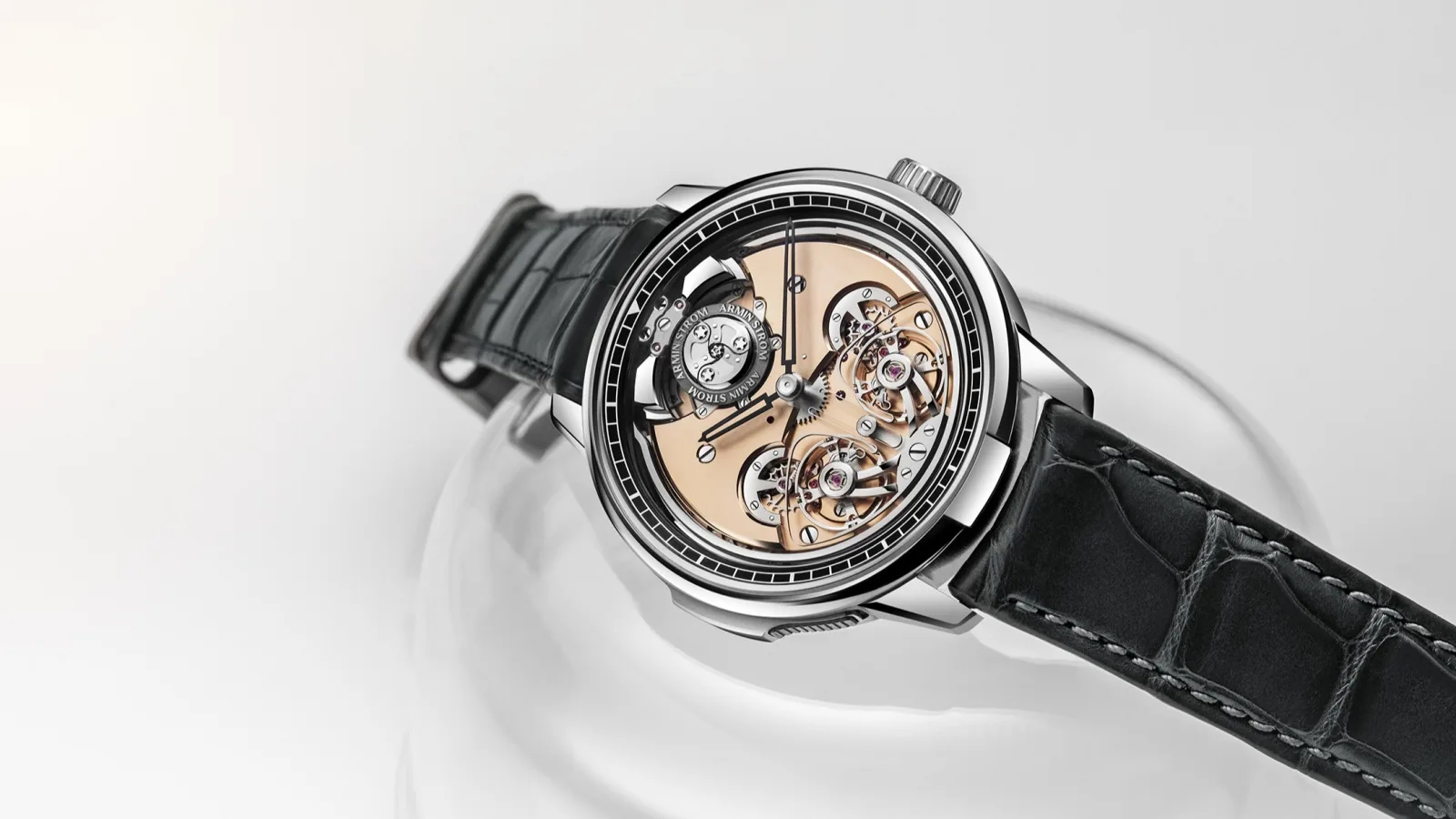 Armin Strom Minute Repeater Resonance 12:59 nhìn nghiêng chính diện