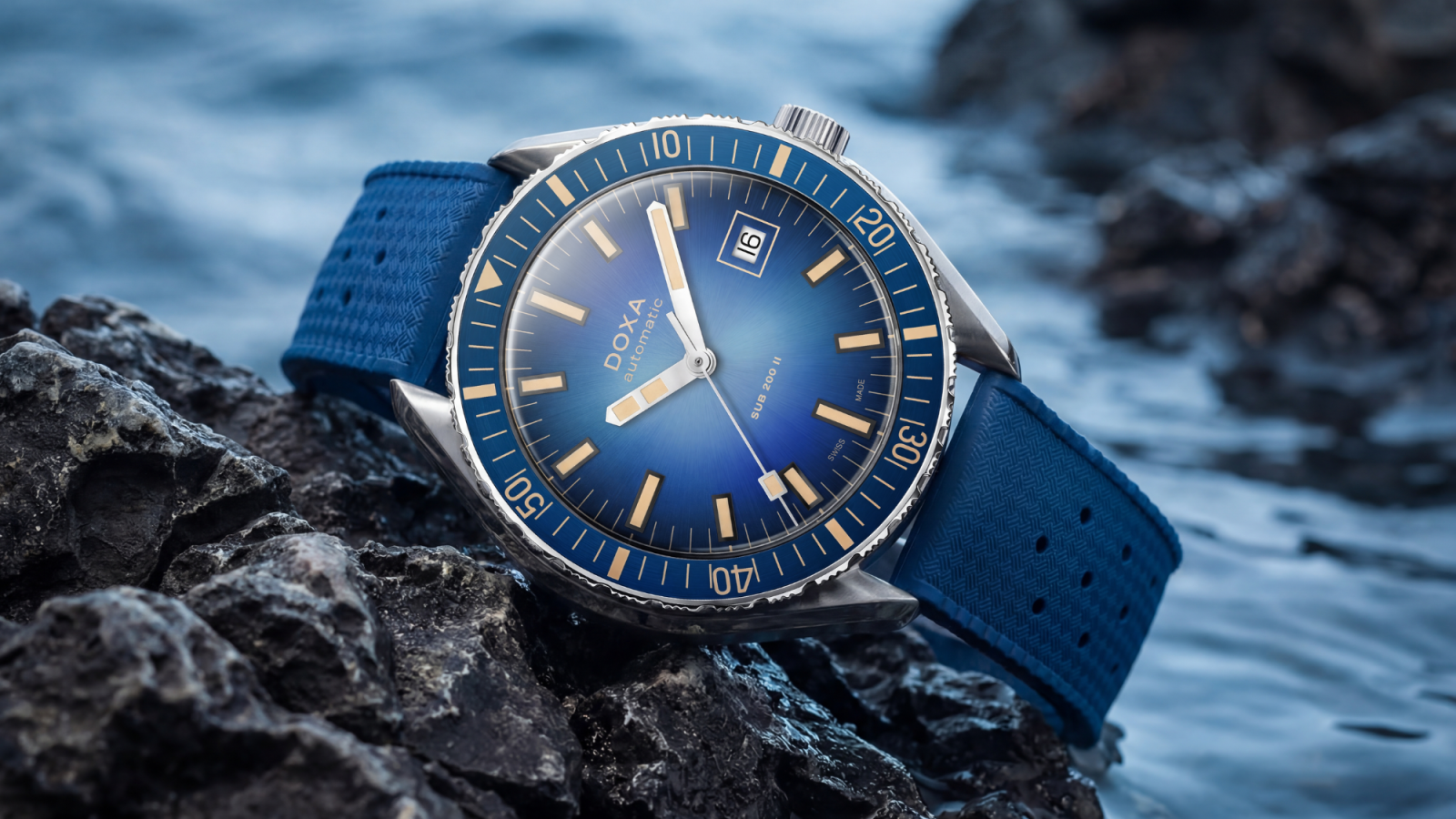 Review DOXA SUB 200 II: 44 mm đi ngược xu hướng có hợp lý?