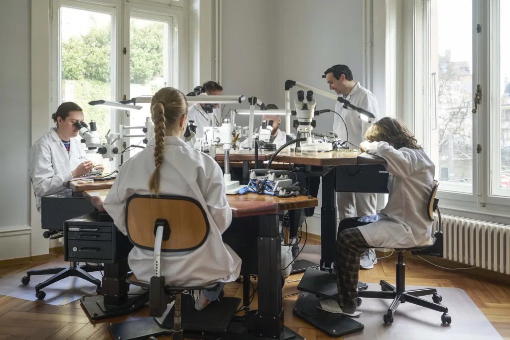 Đội ngũ Krayon làm việc trong atelier Neuchâtel