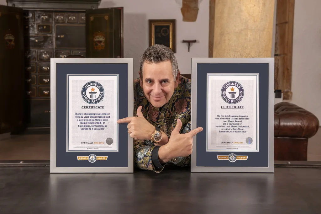 Jean-Marie Schaller bên hai chứng nhận Guinness của Louis Moinet