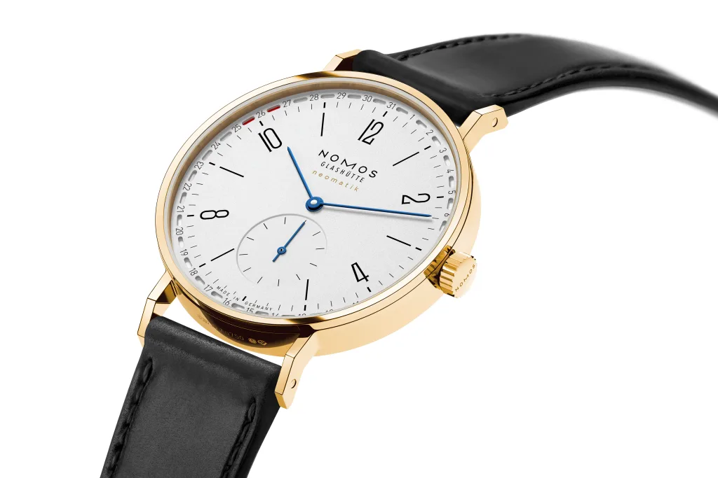 NOMOS Tangente gold neomatik 38 Update đặt nghiêng trên dây da đen