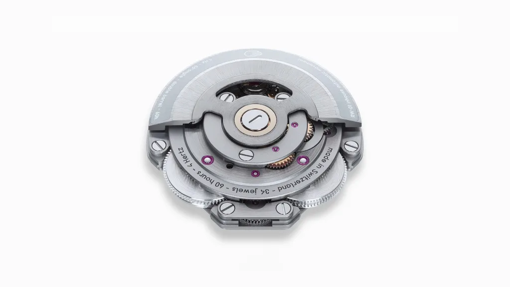 Bộ máy Ressence RW-01 nhìn nghiêng với hai thùng cót