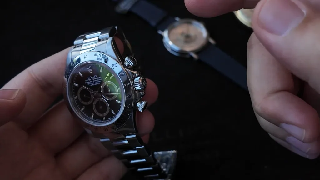 Núm lên cót và nút bấm chronograph Rolex Daytona 16520