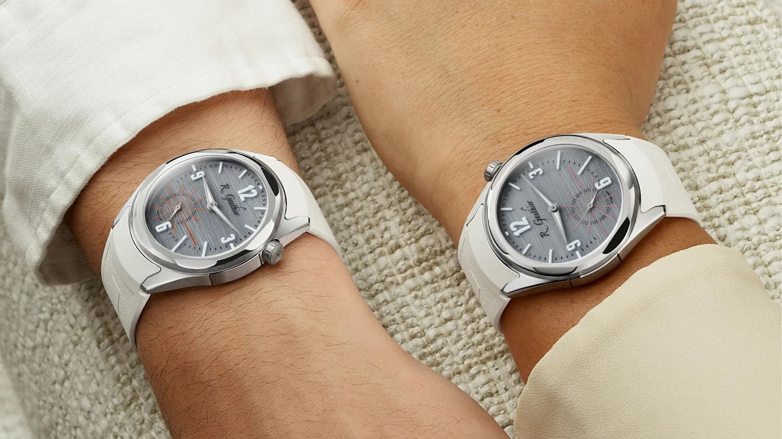 Hai phiên bản C by Romain Gauthier Titanium Edition 39.5 màu cam và hồng trên cổ tay