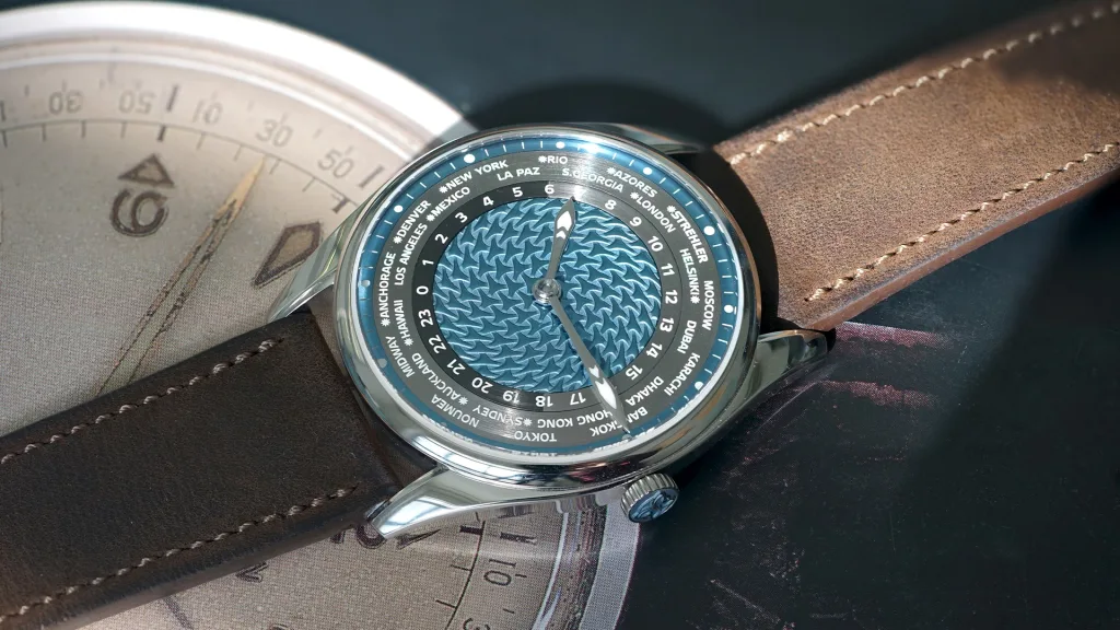 Mặt số và vòng worldtime của Strehler Säntis xanh
