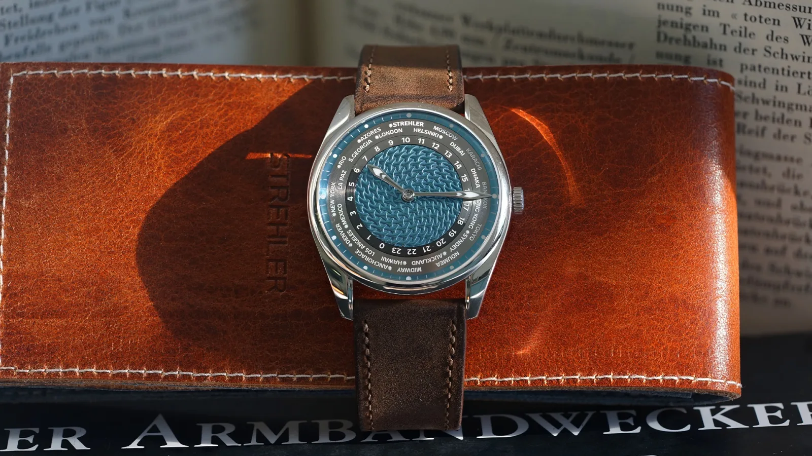 Strehler Säntis: worldtime một núm vặn hoạt động ra sao?