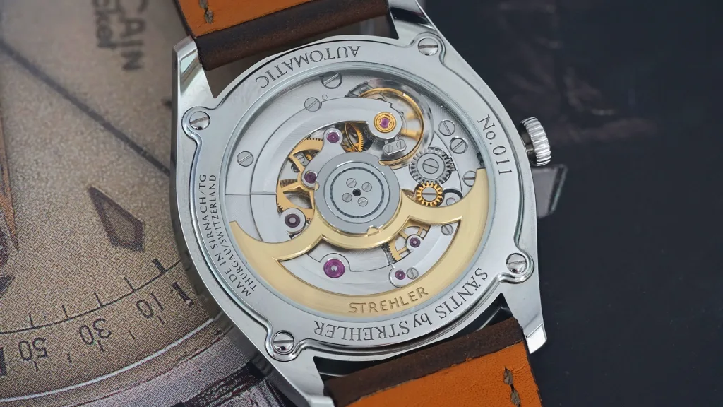 Mặt sau và calibre SA-30W của Strehler Säntis