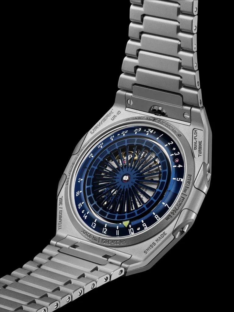 Mặt sau Urwerk UR-10 SpaceMeter Blue với turbine và thang 24 giờ