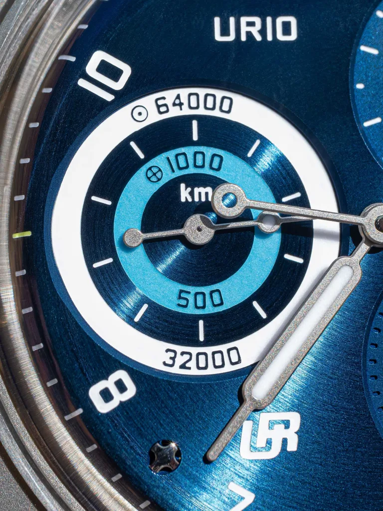 Cận cảnh bộ đếm ORBIT hai thang 1000 và 64000 kilomet của Urwerk UR-10