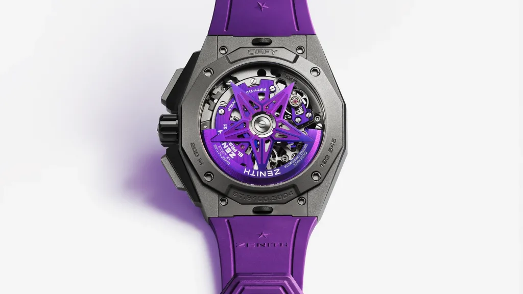 Mặt đáy Zenith DEFY Extreme Ultraviolet với rotor ngôi sao tím