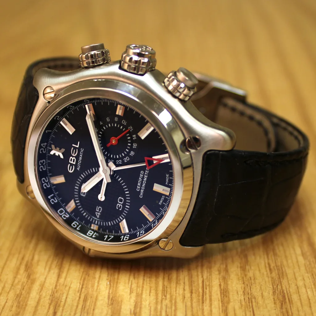Đồng hồ Ebel 1911 BTR GMT mặt đen, kim phụ màu đỏ và dây da