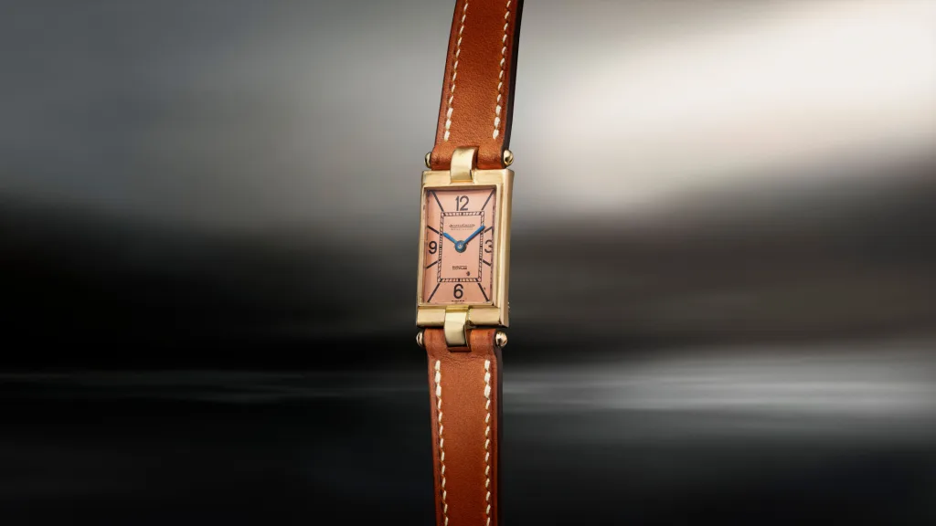 Jaeger-LeCoultre Duoplan single-lug khoảng năm 1935 với dây da nâu